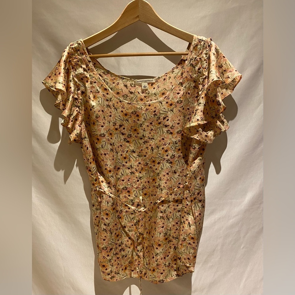 Banana Republic Silk Floral Ruffle Sleeve Top, size L